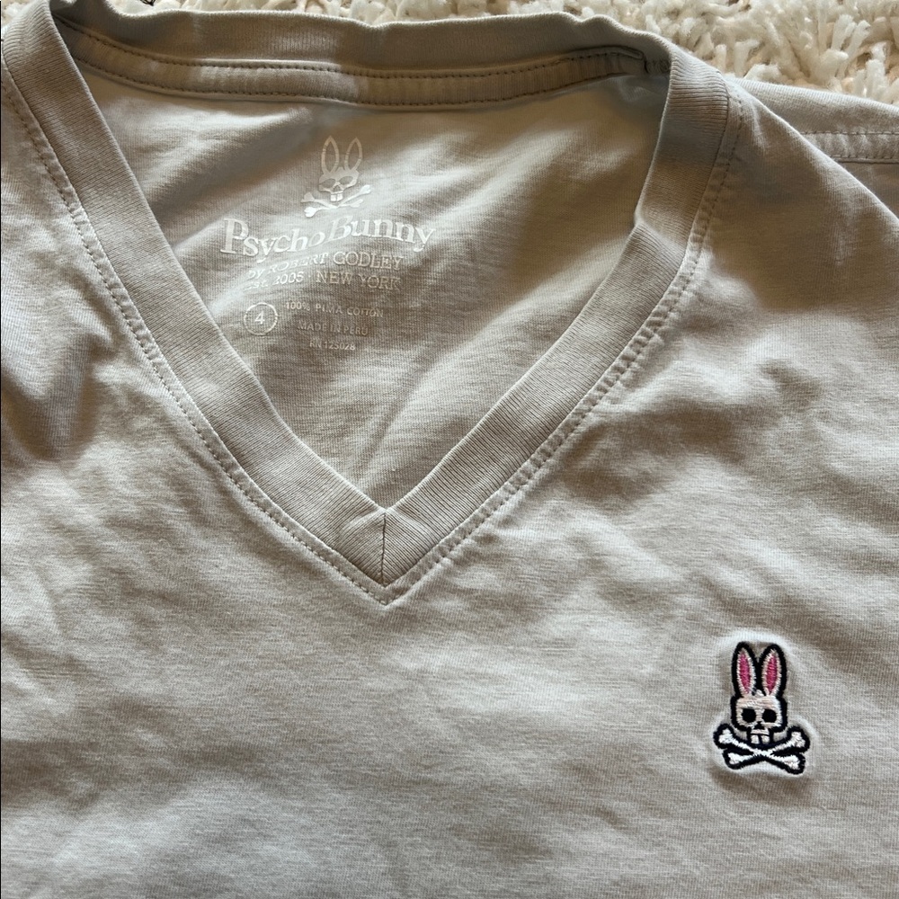 Psycho bunny sz 4 V-Neck T-Shirt in Light Gray